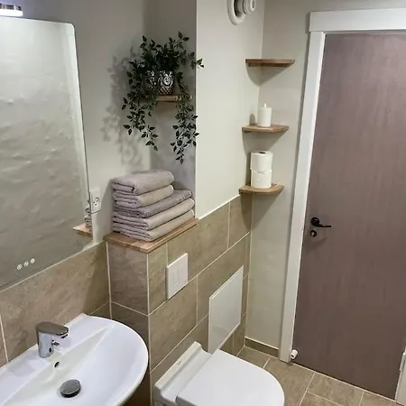 Bo I Centrum Med Egen P-plads, 5g Wifi Og Apple Tv 아파트 *