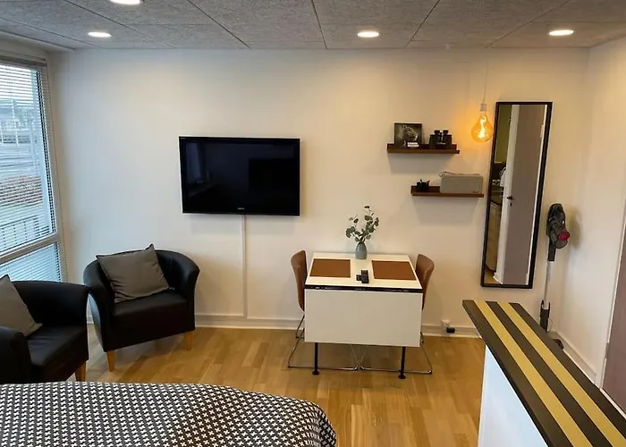 Bo I Centrum Med Egen P-plads, 5g Wifi Og Apple Tv *